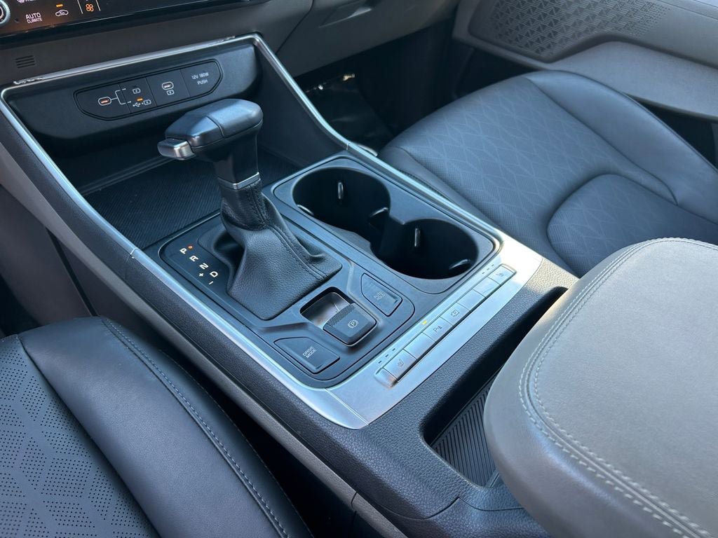 Used 2025 Kia Carnival FWD image 18