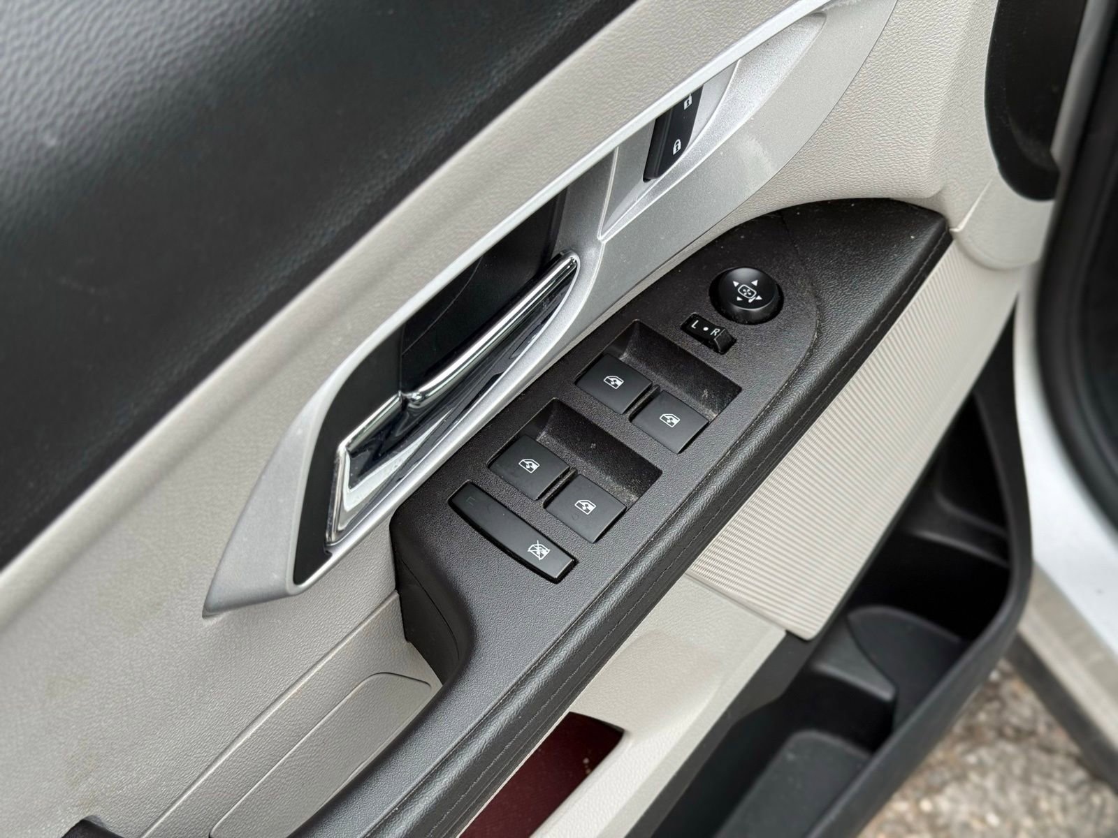 Used 2017 Chevrolet Equinox LS FWD image 16