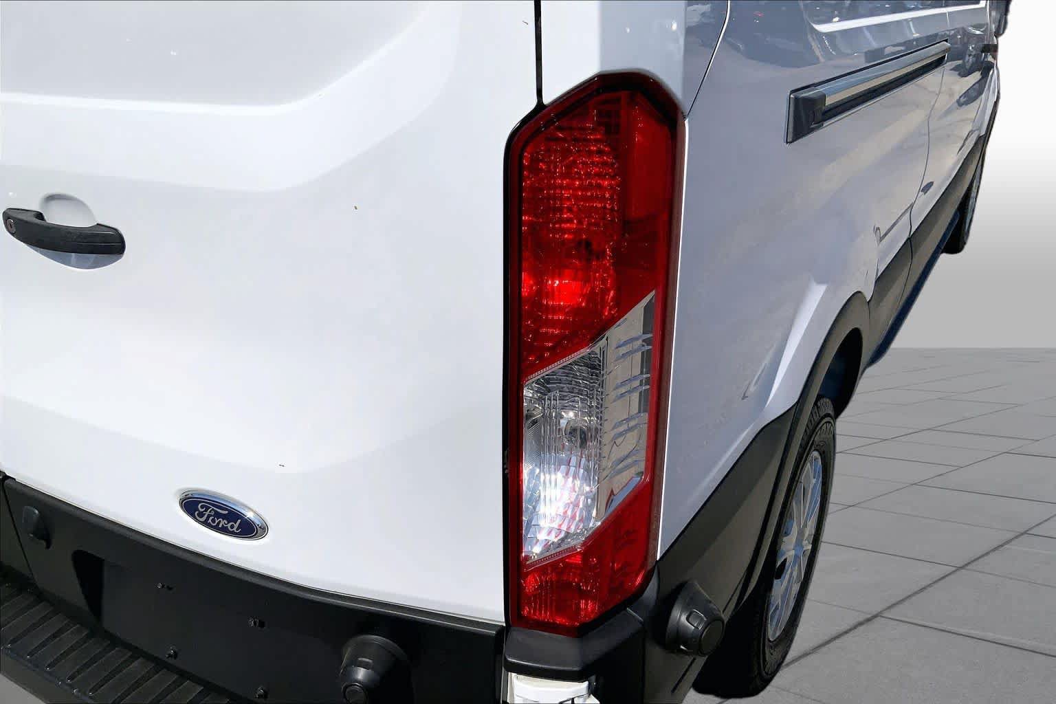 Used 2023 Ford E-Transit Low Roof RWD image 23