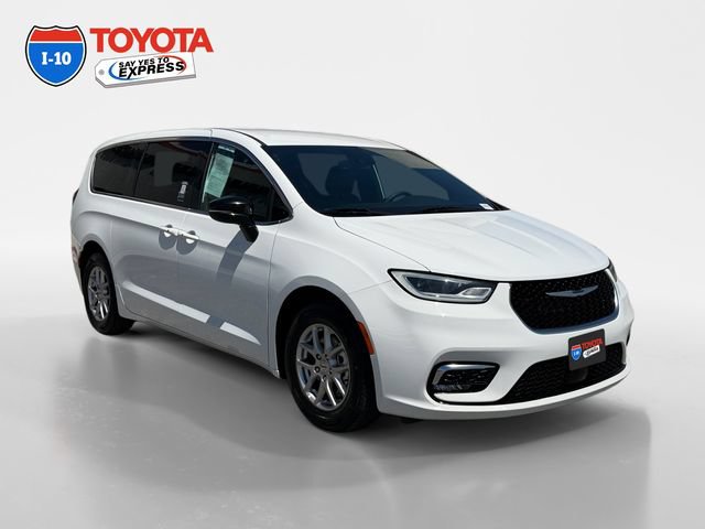 Used 2025 Chrysler Pacifica Select FWD image 7