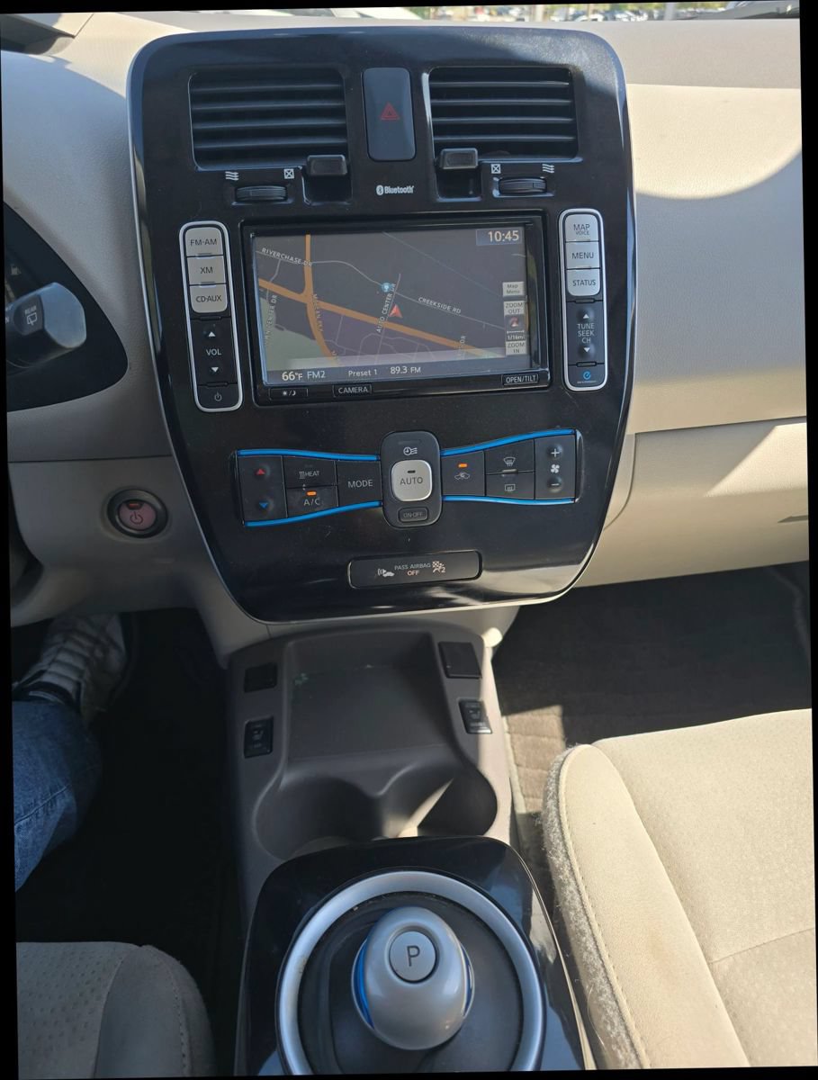 Used 2015 Nissan Leaf SV w/ LED & Quick Charge Package FWD image 14