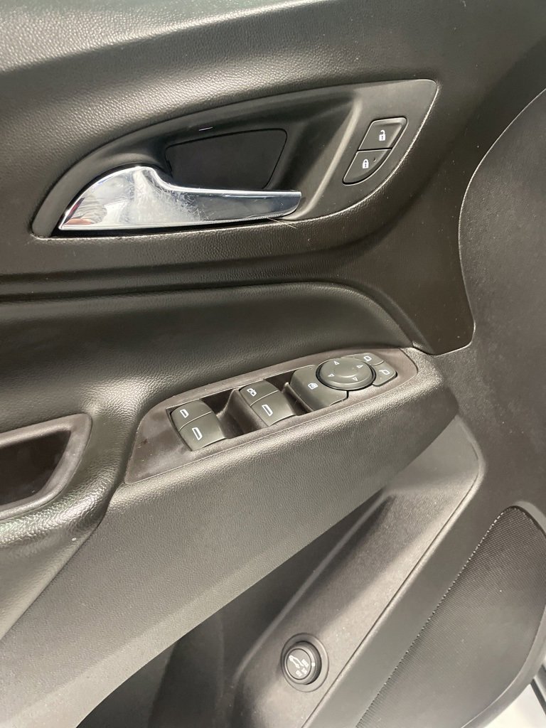 Used 2018 Chevrolet Equinox LT image 16