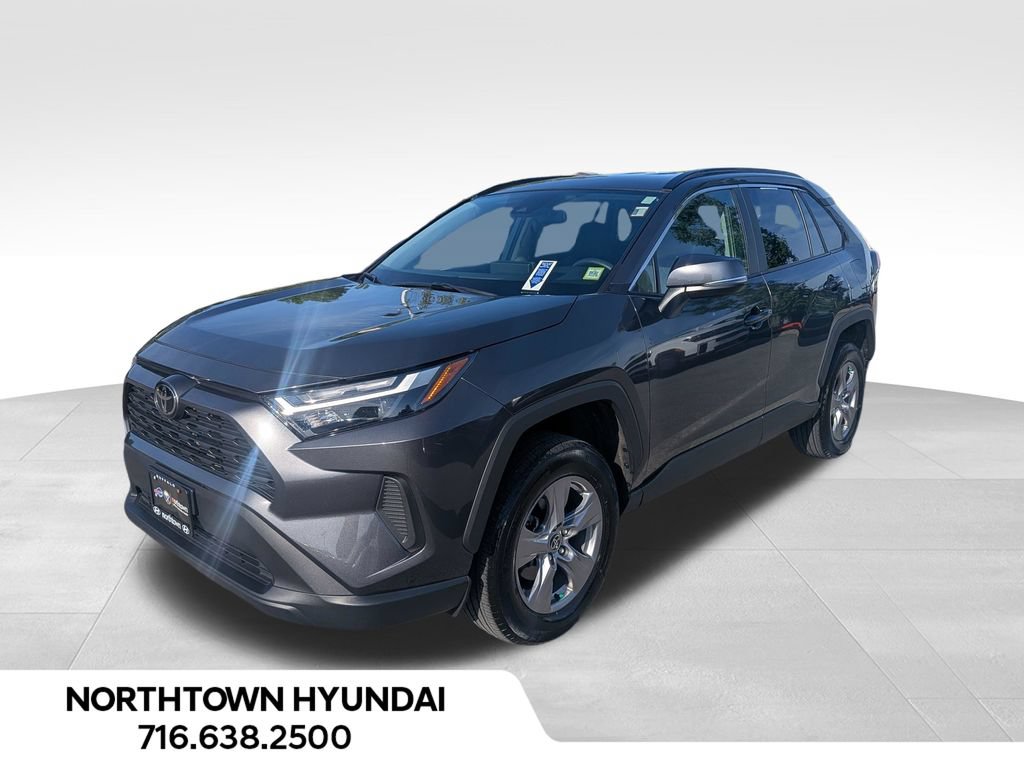 Used 2025 Toyota RAV4 XLE AWD/4WD image 1