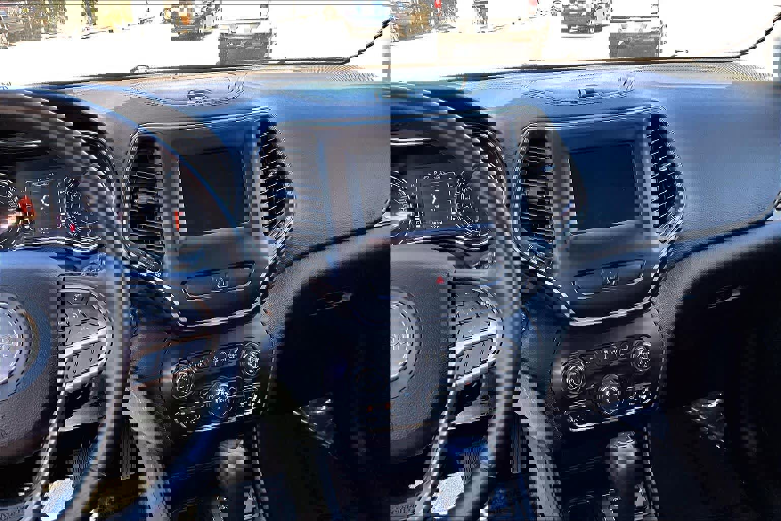 Used 2019 Jeep Cherokee Latitude Plus image 6