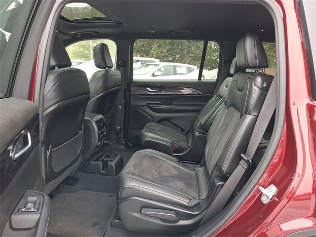 Used 2023 Jeep Grand Cherokee L Laredo image 13