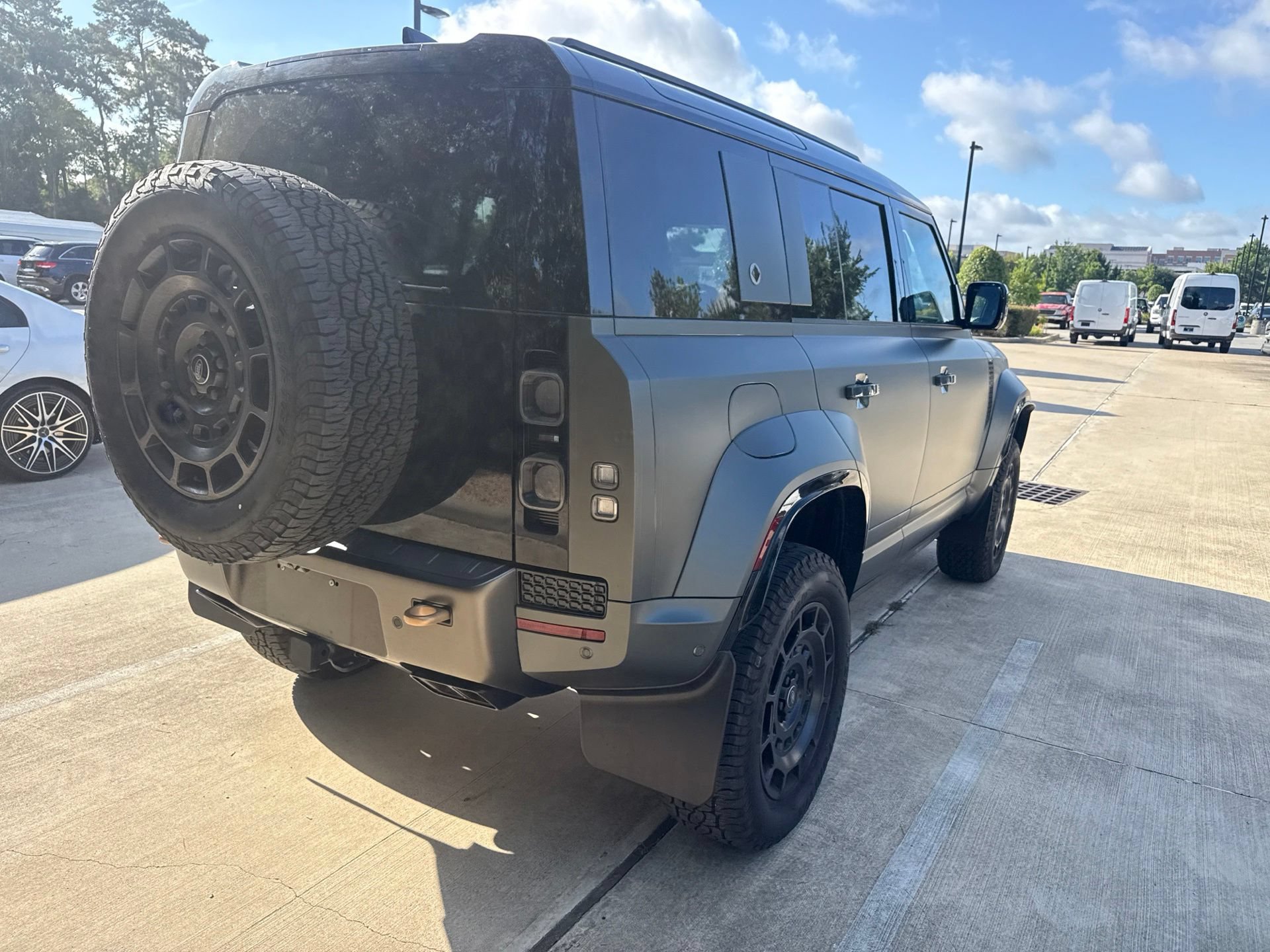 Used 2025 Land Rover Defender 110 AWD/4WD image 4