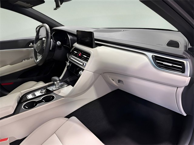 Used 2025 Genesis G70 2.5T image 13