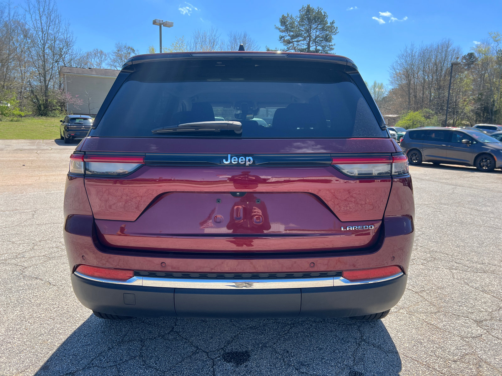 Used 2023 Jeep Grand Cherokee Laredo image 6