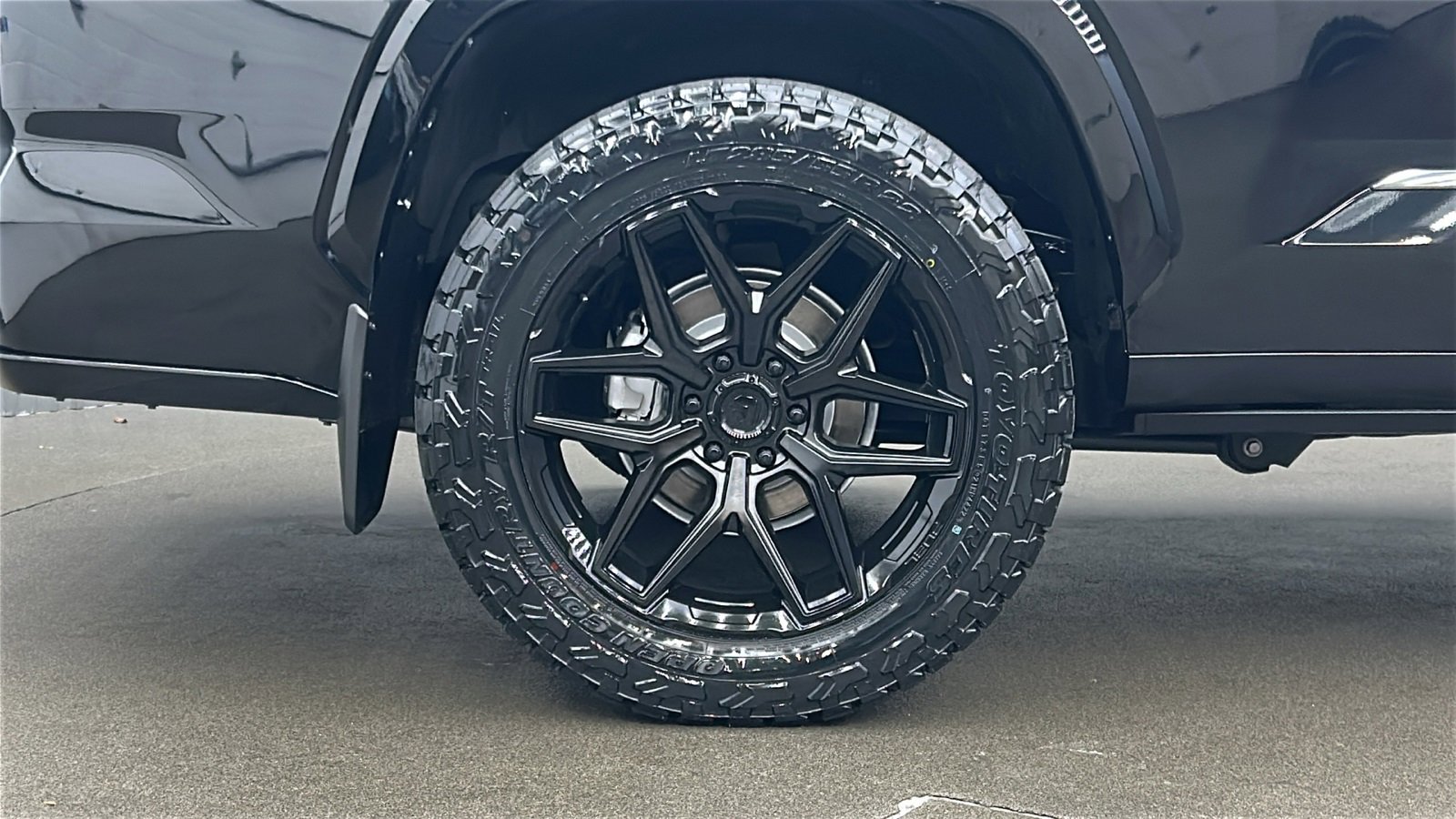 Used 2025 Toyota Sequoia Limited image 12