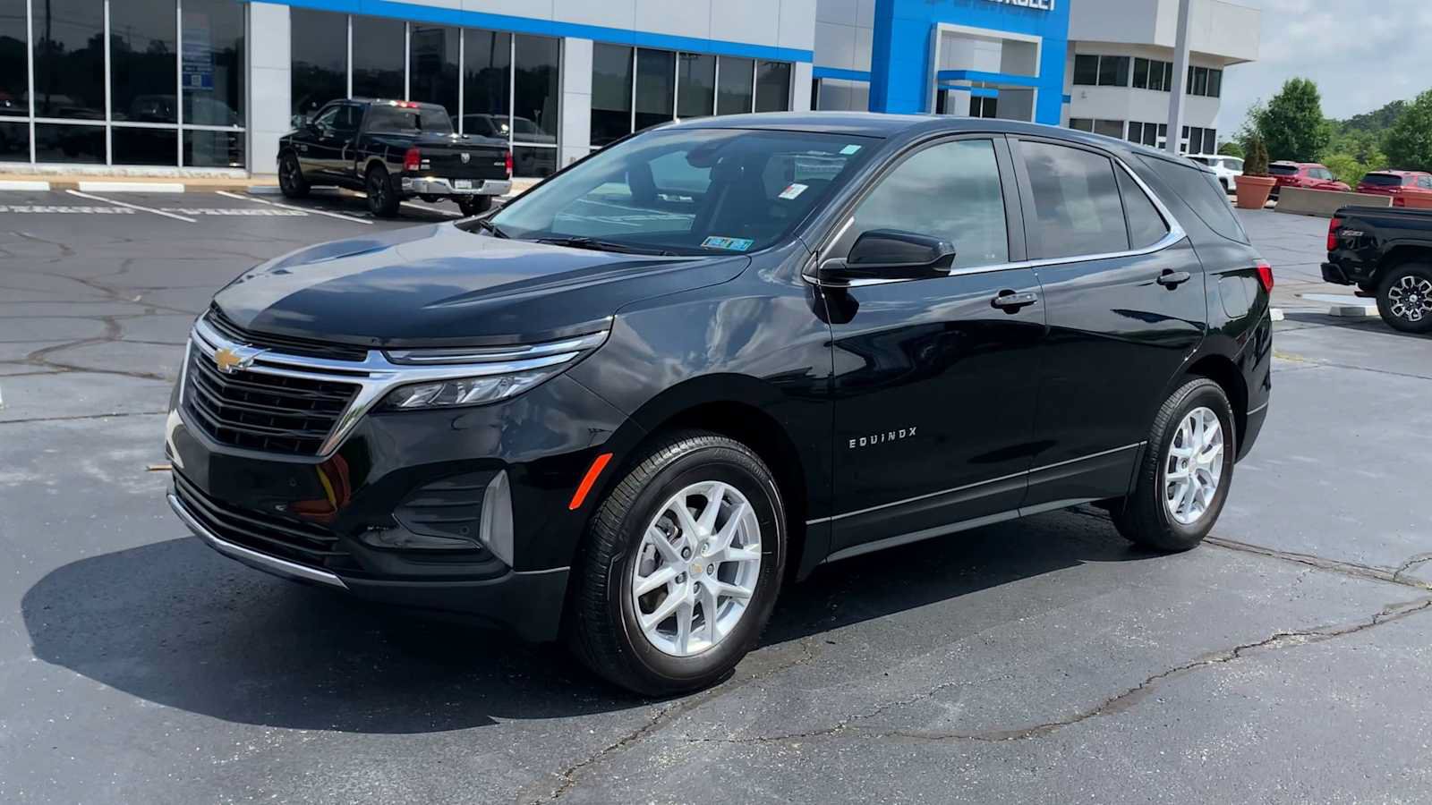 Used 2023 Chevrolet Equinox LT AWD/4WD image 4