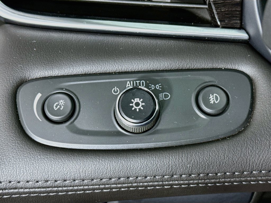 Used 2017 Buick LaCrosse Essence FWD image 11