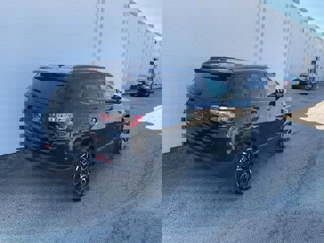 Used 2024 Jeep Compass Trailhawk image 4