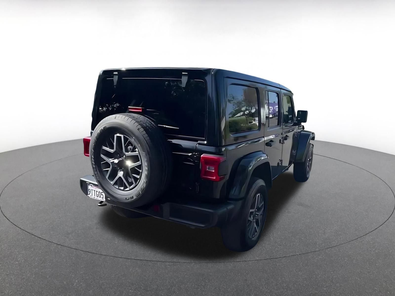 Used 2025 Jeep Wrangler Unlimited Sahara AWD/4WD image 15