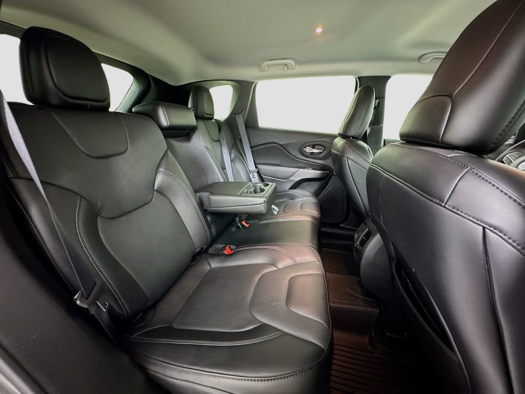 Used 2021 Jeep Cherokee Latitude Lux w/ Comfort/Convenience Group image 24