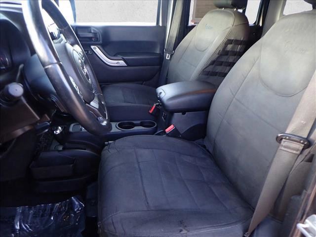 Used 2016 Jeep Wrangler Unlimited Rubicon w/ Connectivity Group image 11