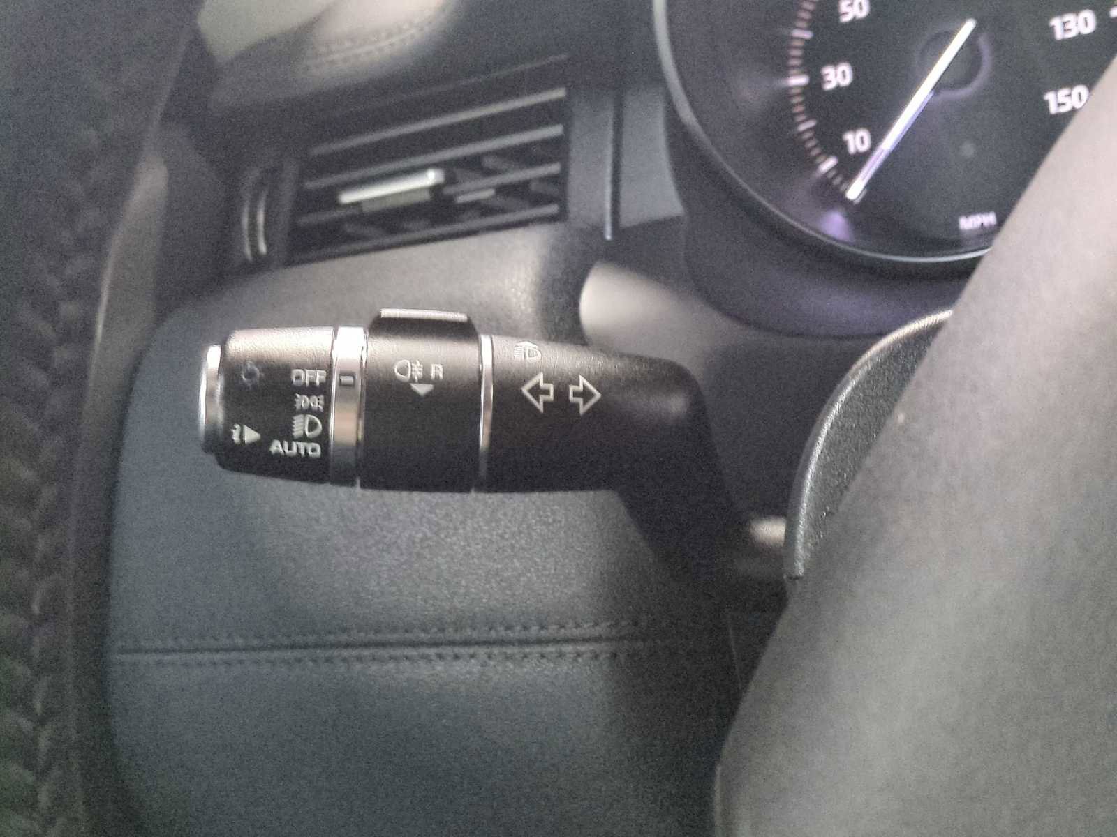 Used 2019 Land Rover Range Rover Evoque SE image 36