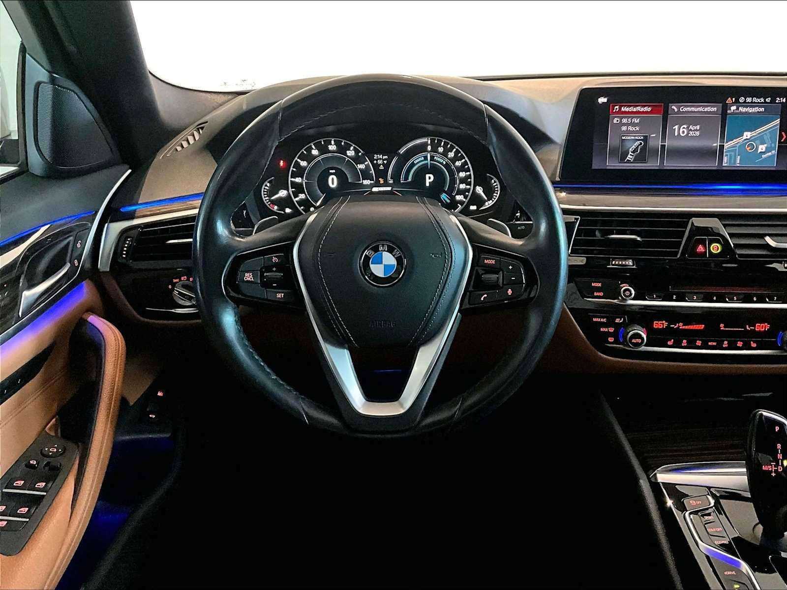 Used 2019 BMW 530e w/ Convenience Package image 16