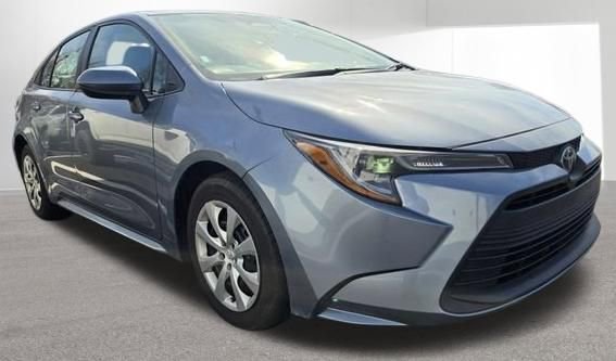 Used 2023 Toyota Corolla LE image 2