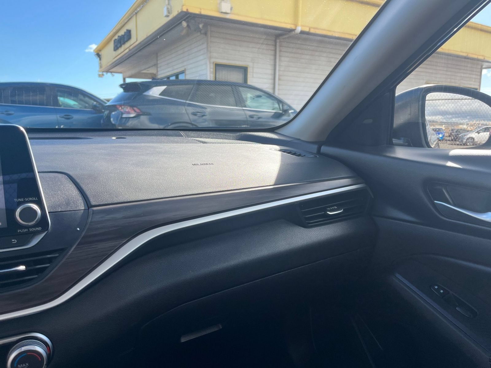 Used 2025 Nissan Altima 2.5 SV FWD image 32