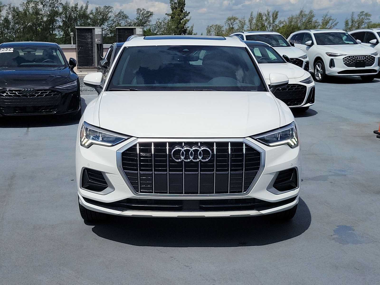 Certified 2024 Audi Q3 2.0T Premium w/ Convenience Package AWD/4WD image 9