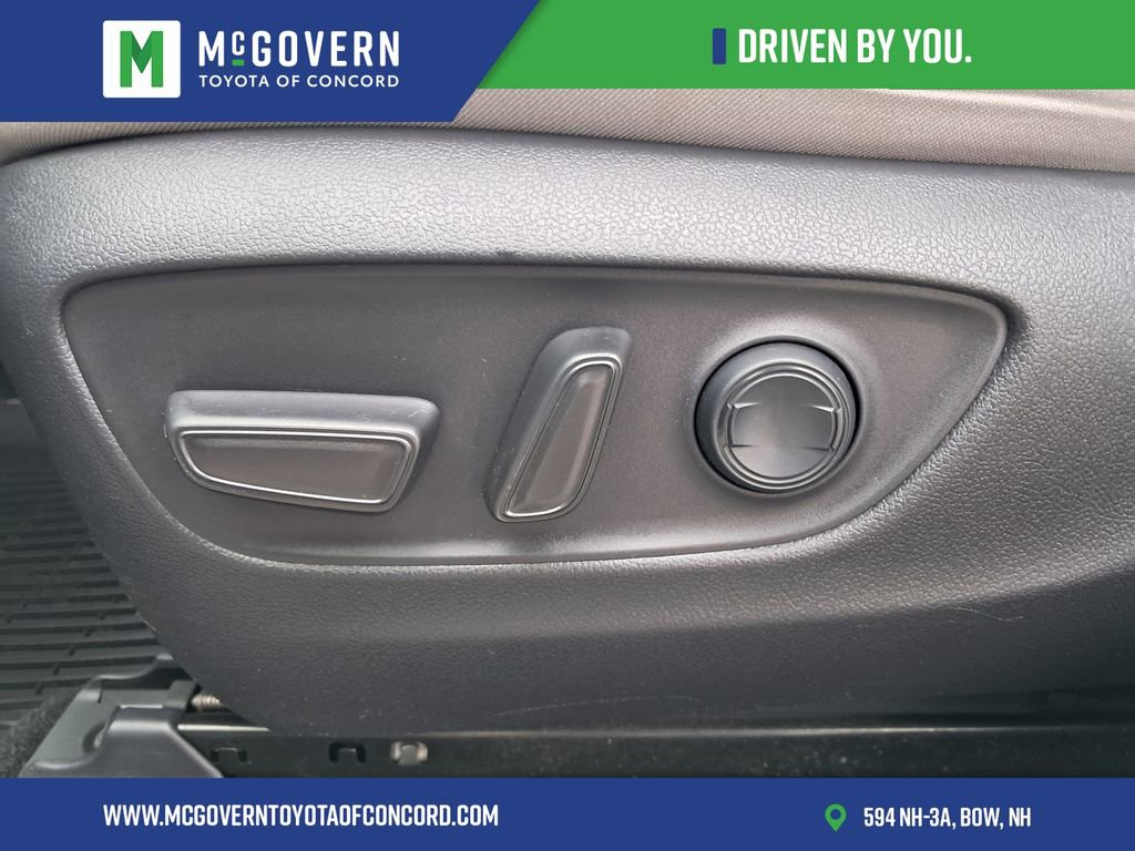 Used 2021 Toyota RAV4 XLE w/ Convenience Package AWD/4WD image 16