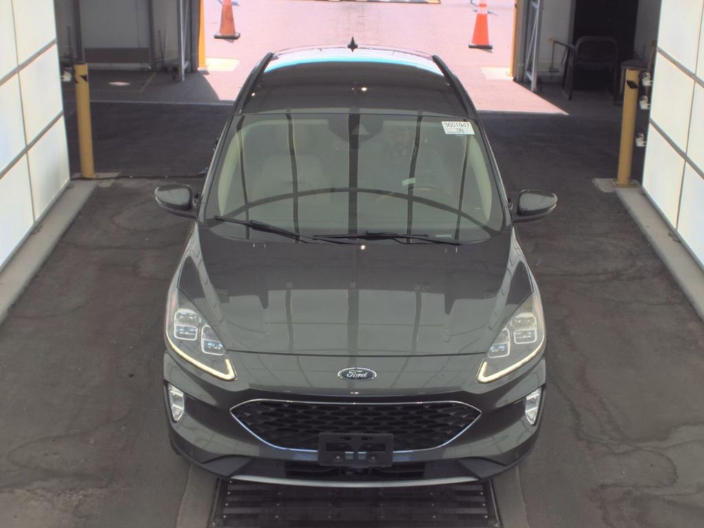 Used 2020 Ford Escape Titanium image 2