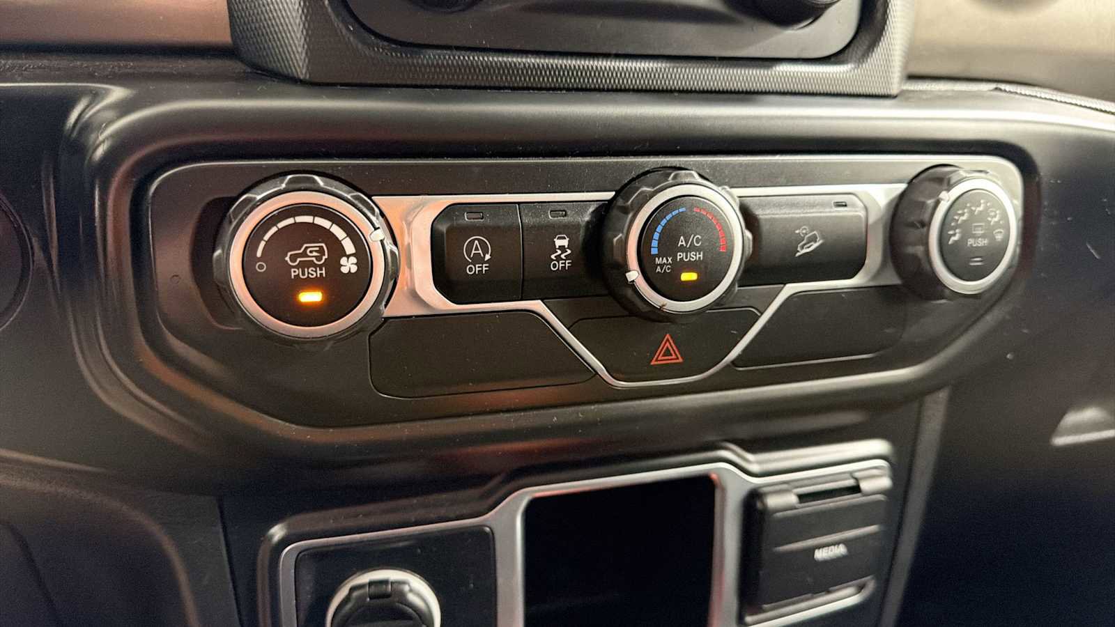 Used 2018 Jeep Wrangler Sport AWD/4WD image 21