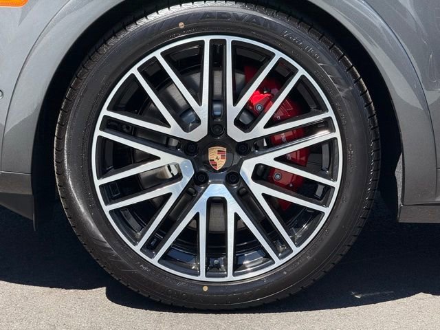 New 2025 Porsche Cayenne GTS image 11