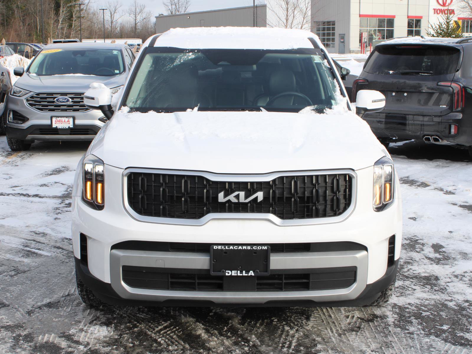Used 2024 Kia Telluride LX image 2
