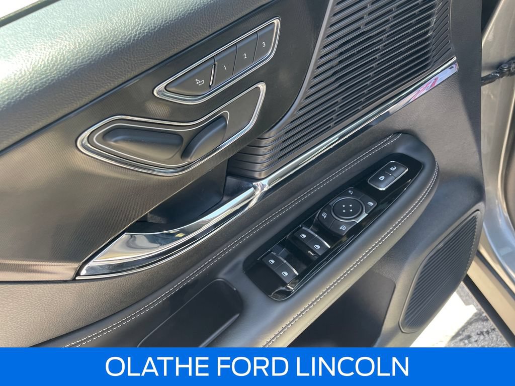 Certified 2022 Lincoln Corsair AWD w/ Equipment Group 101A image 15