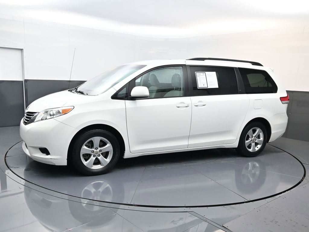 Used 2012 Toyota Sienna LE image 9