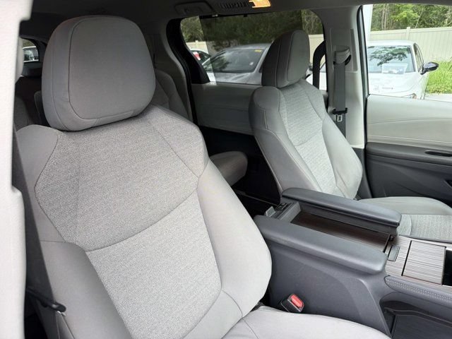 Used 2024 Toyota Sienna LE w/ LE Plus Package AWD/4WD image 15
