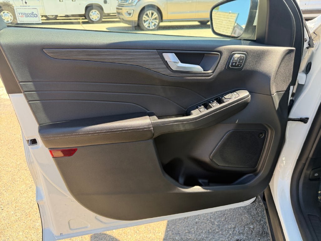 Used 2025 Ford Escape SE w/ PHEV Premium Package FWD image 21