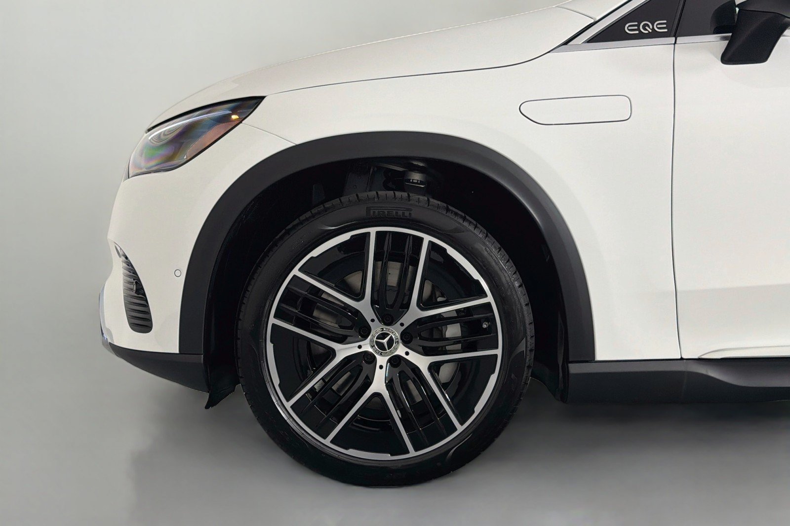 New 2027 Mercedes-Benz EQE 320+ SUV image 9