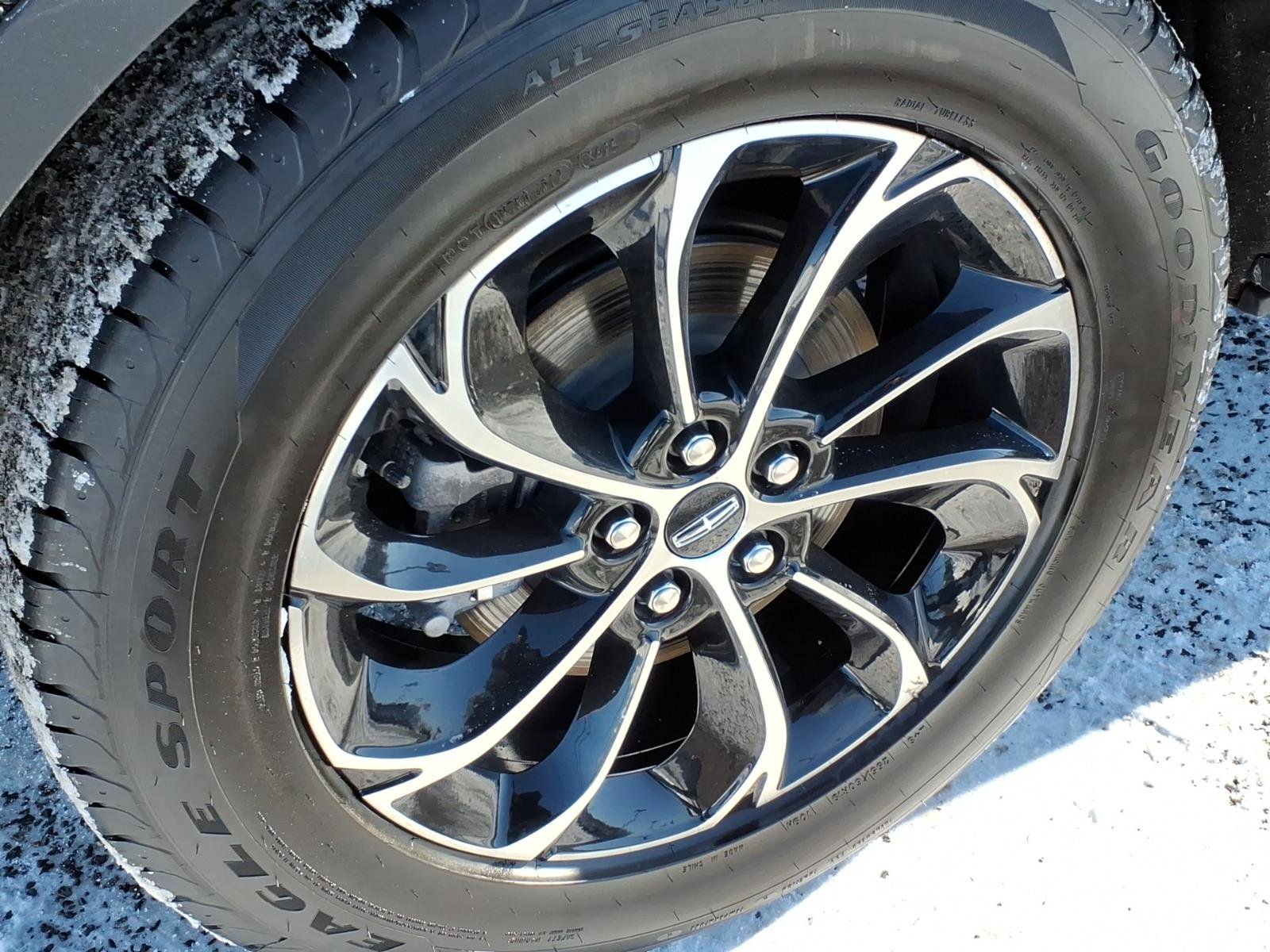 Used 2025 Lincoln Nautilus Premier w/ Equipment Group 102A image 8