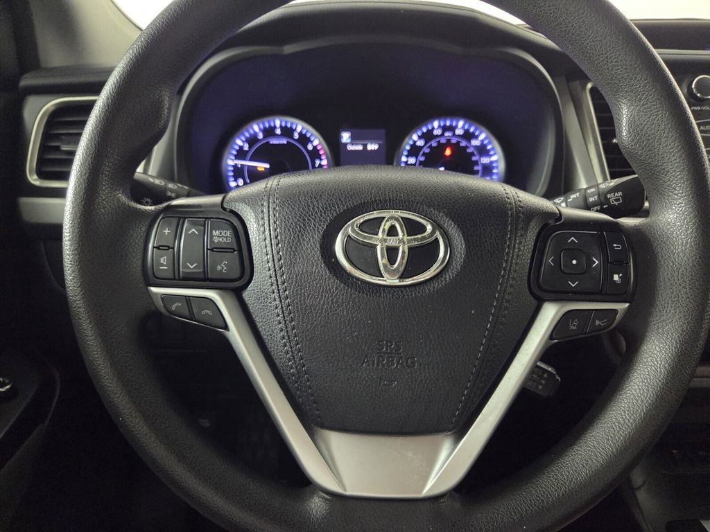 Used 2019 Toyota Highlander LE image 18