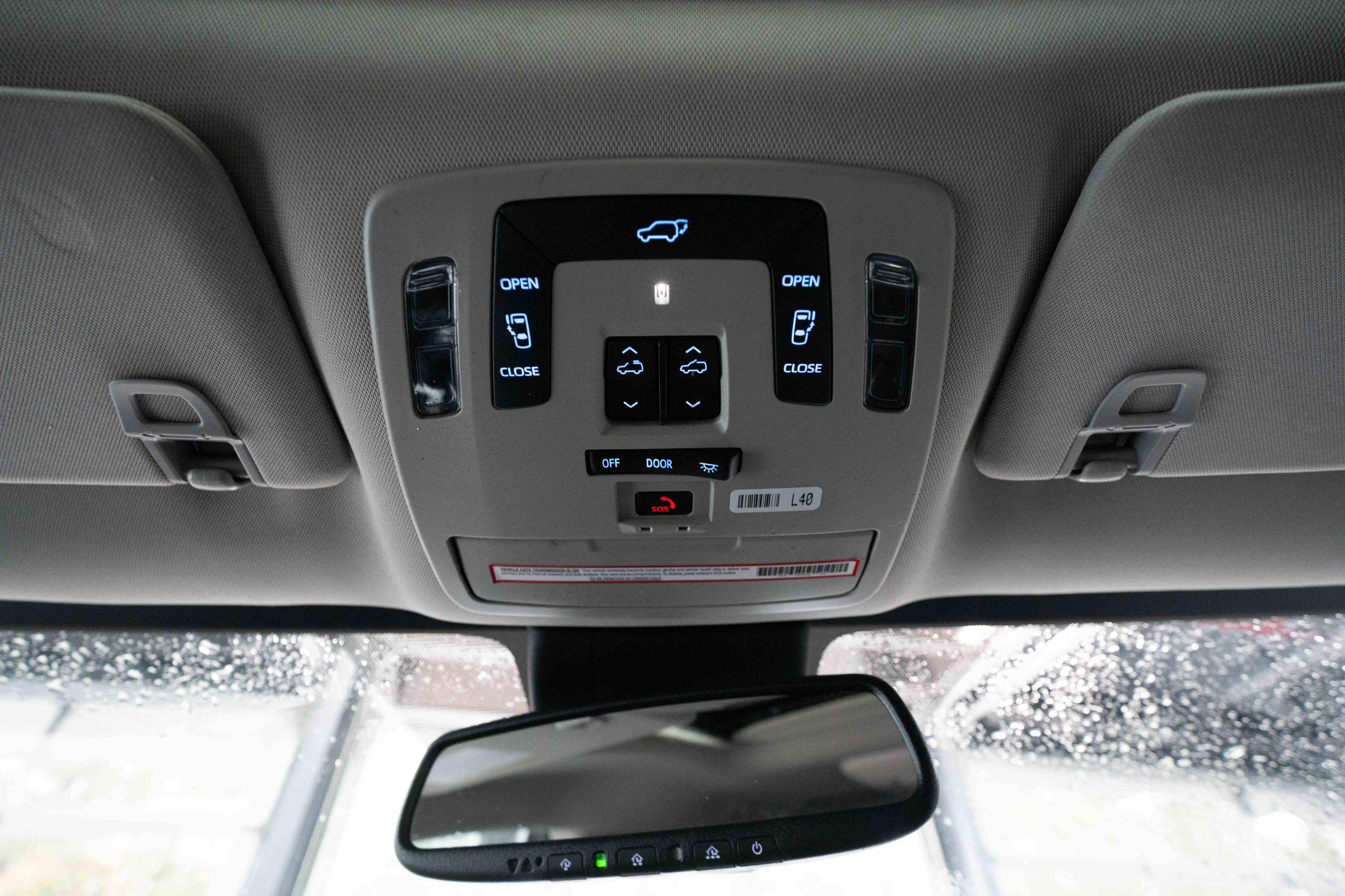 Used 2023 Toyota Sienna Limited image 18