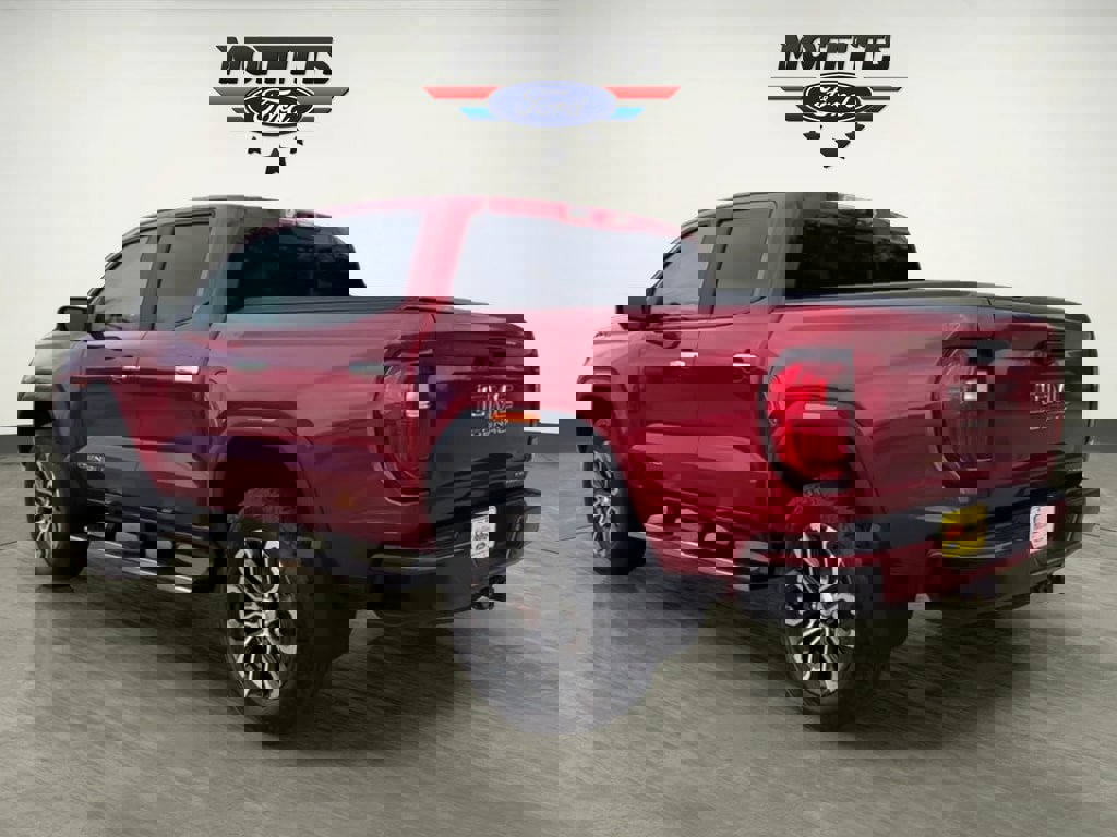 Used 2024 GMC Canyon Denali image 3