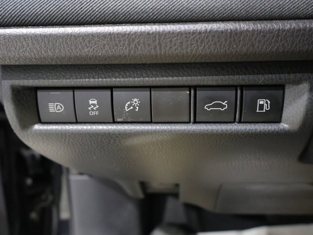 Used 2025 Toyota Camry LE image 32