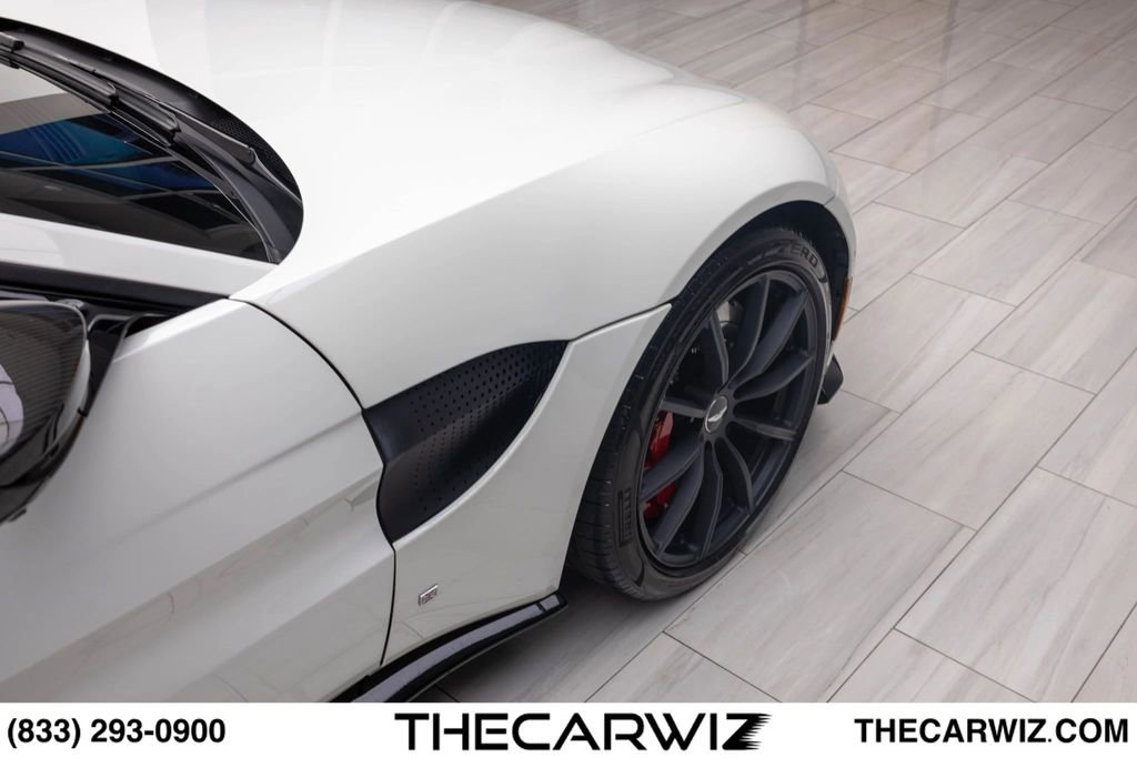 Used 2019 Aston Martin V8 Vantage Coupe RWD image 28