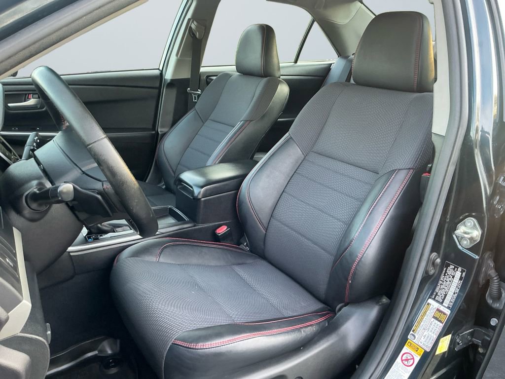 Used 2016 Toyota Camry SE w/ Moonroof Package image 8