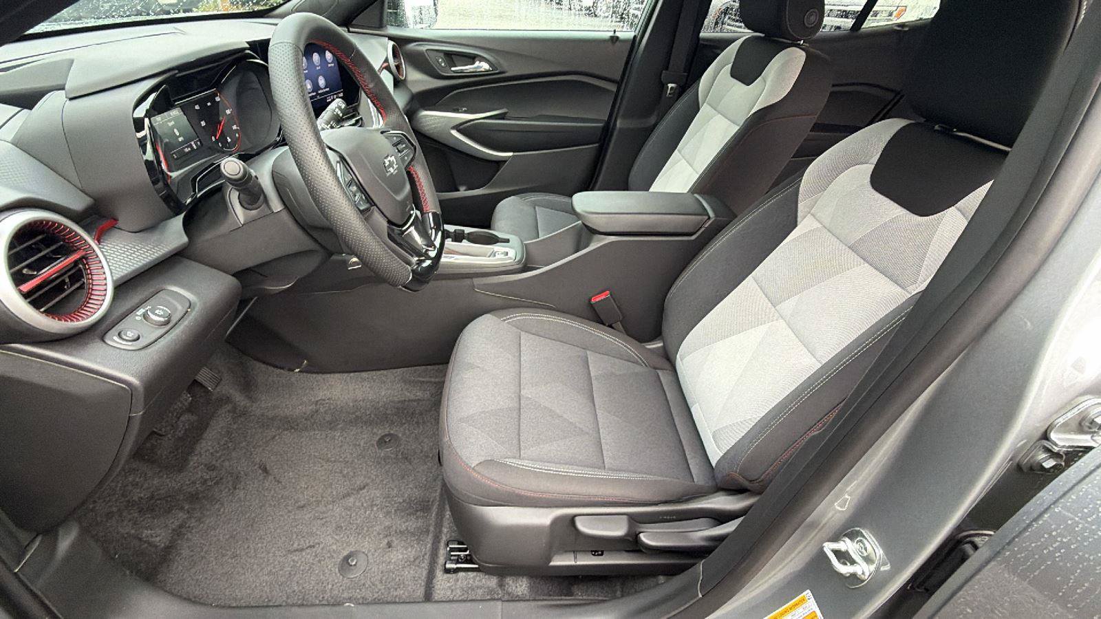 New 2026 Chevrolet Trax RS w/ Sunroof Package FWD image 17