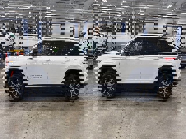New 2025 Jeep Grand Cherokee Limited w/ Trailer Tow Package image 2
