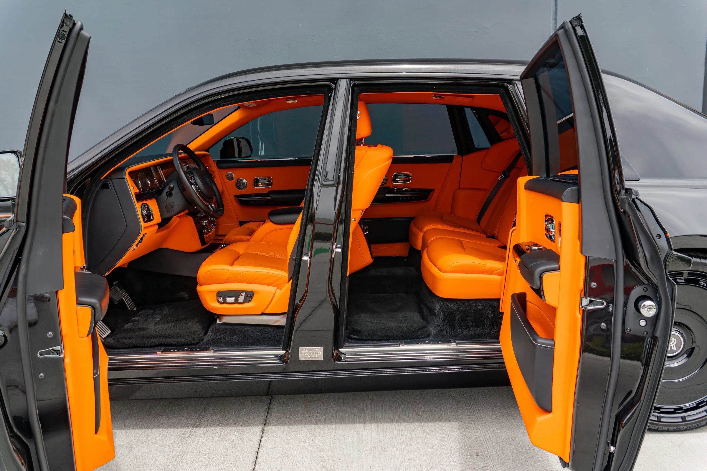 Used 2018 Rolls-Royce Phantom Sedan RWD image 10