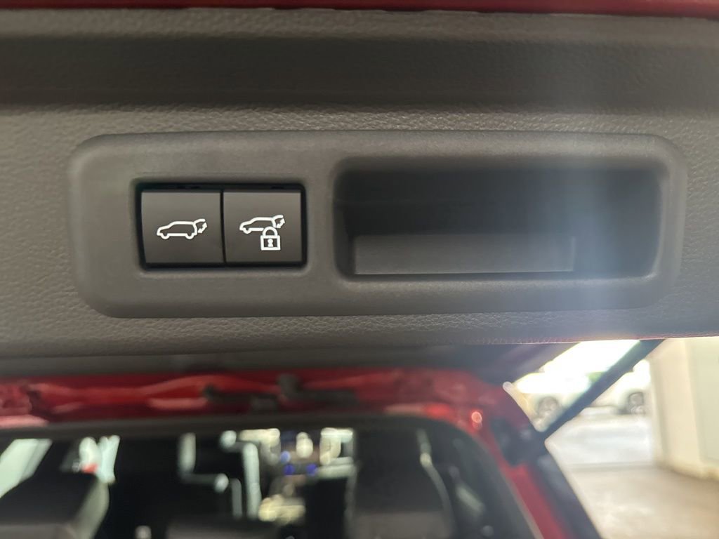 Used 2025 Toyota Sequoia Platinum image 28