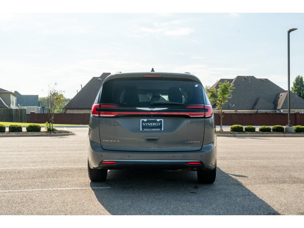 Used 2022 Chrysler Pacifica Limited FWD image 6