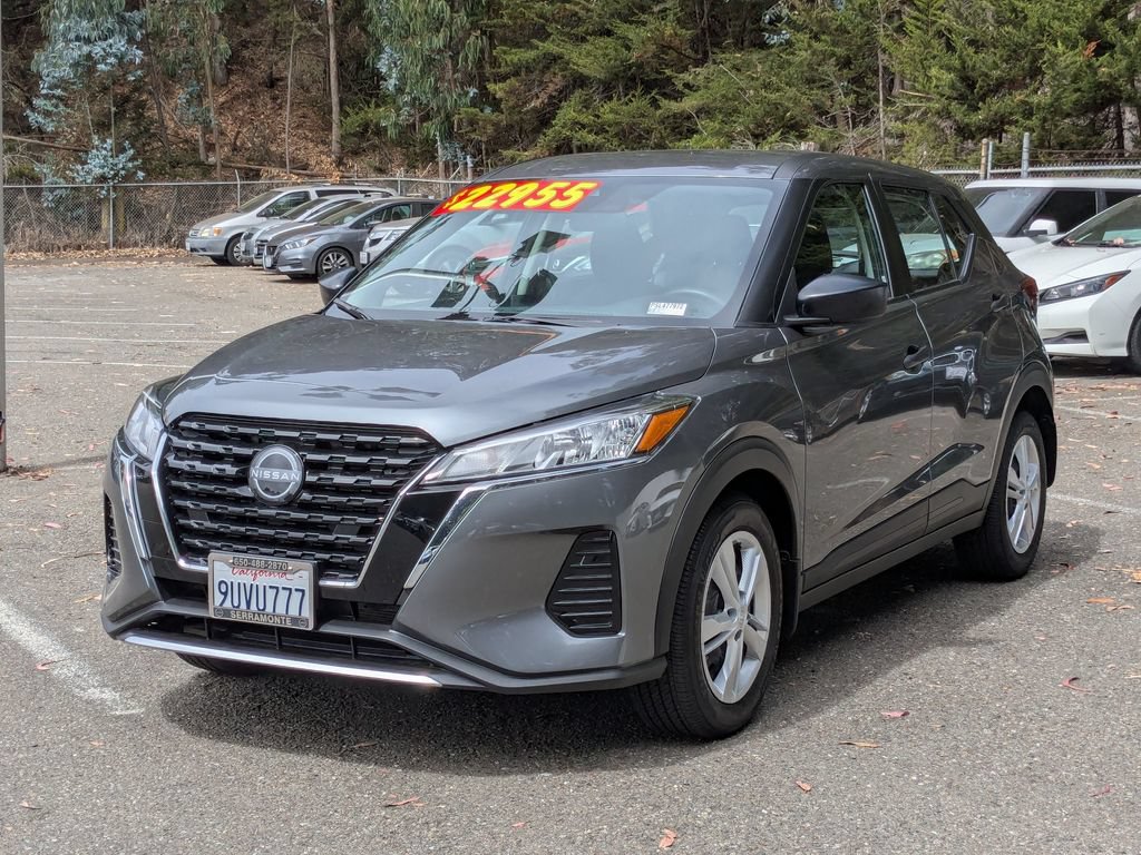 Used 2025 Nissan Kicks Play S FWD image 2