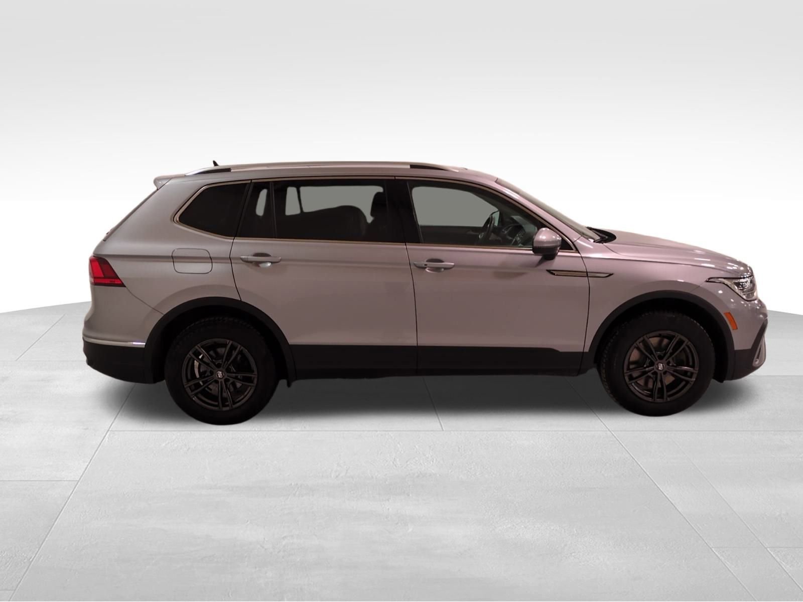 Used 2022 Volkswagen Tiguan SE image 3