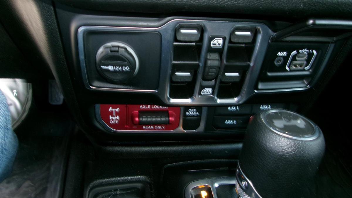 Used 2025 Jeep Wrangler Sport S AWD/4WD image 15