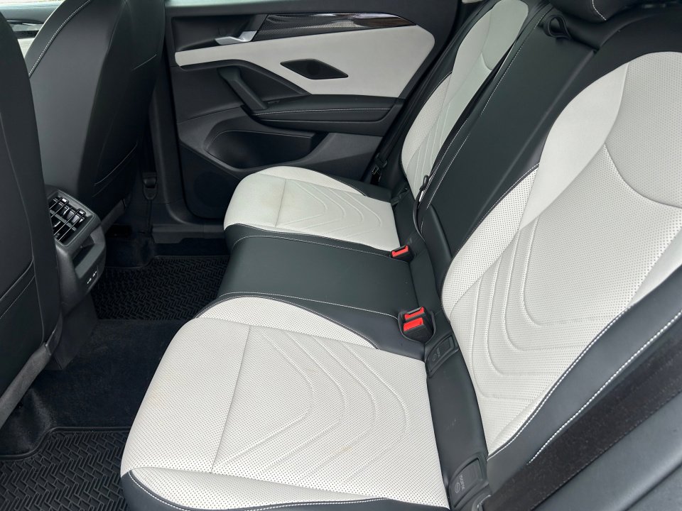 Certified 2025 Volkswagen Tiguan SE AWD/4WD image 13